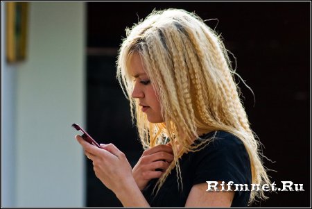 Только девушка может поставить режим «без звука» в мобильнике, и каждые 15минут проверять-не звонил ли кто!!!)))))