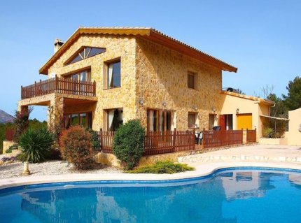 Дома в Испании: стоит ли покупать?